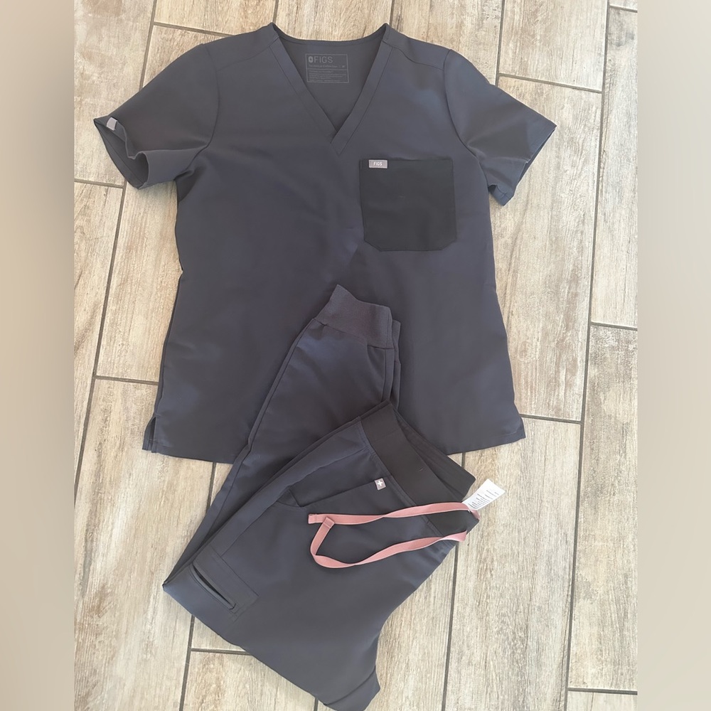 FIGS Charcoal Scrub Set 🌚